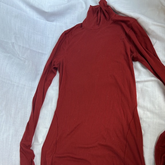 LULULEMON orange turtleneck - Picture 2 of 4
